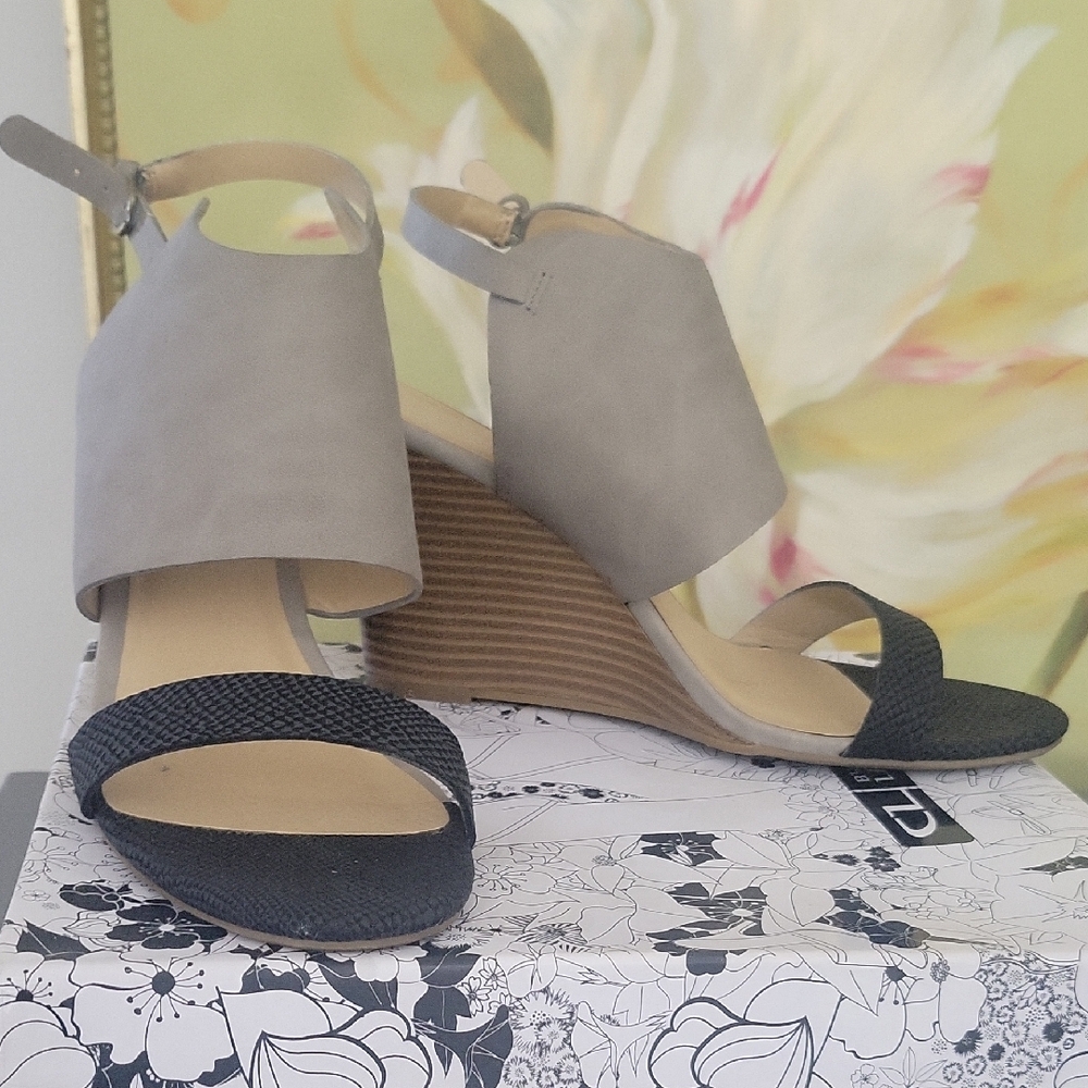 CL by Chinese Laundry Gray and Black Wedge Sandals